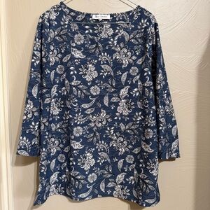 Emily Daniel’s Women’s Floral Top with Blue/White/Black Paisley-Inspired Tol